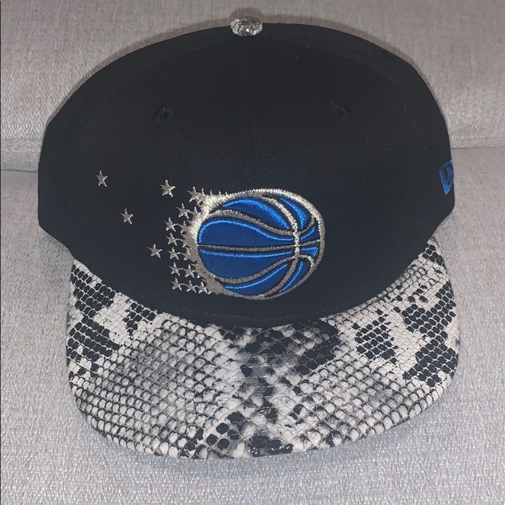 Snap back